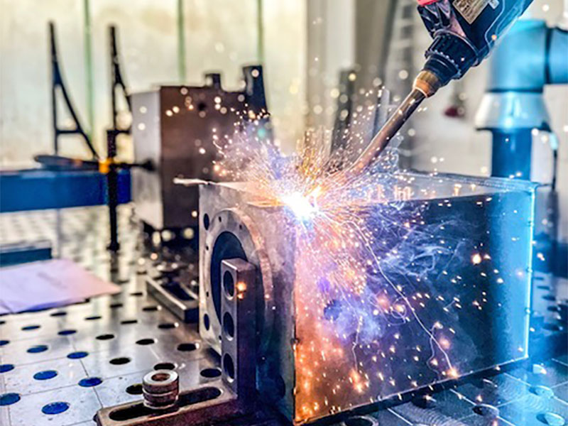JODA Metalltechnik Glinde - Metall- und Blechverarbeitung - Zu unserem Leistungsspektrum gehört Roboterschweissen